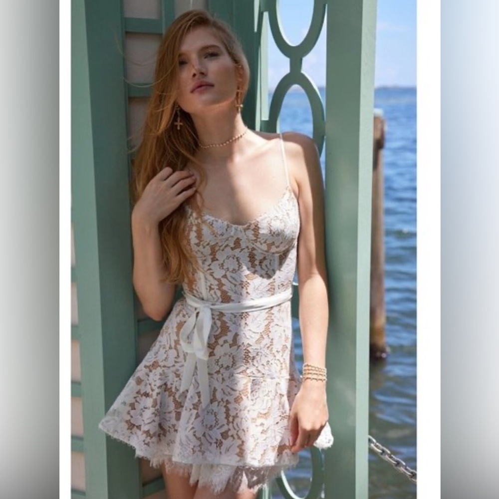 V. Chapman Candice White Lace Scallop Hem Lace Up Mini Dress Sz 2 NWT